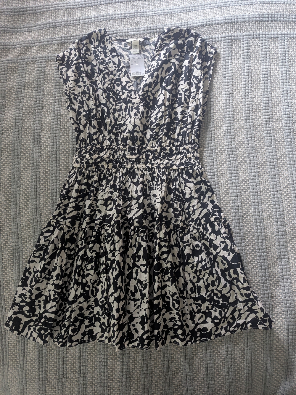 H&M Black and White Printed V-Neck Mini Dress Medium